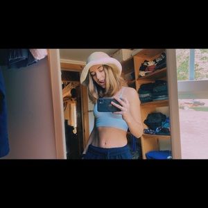 Meet your Posher, Elsy